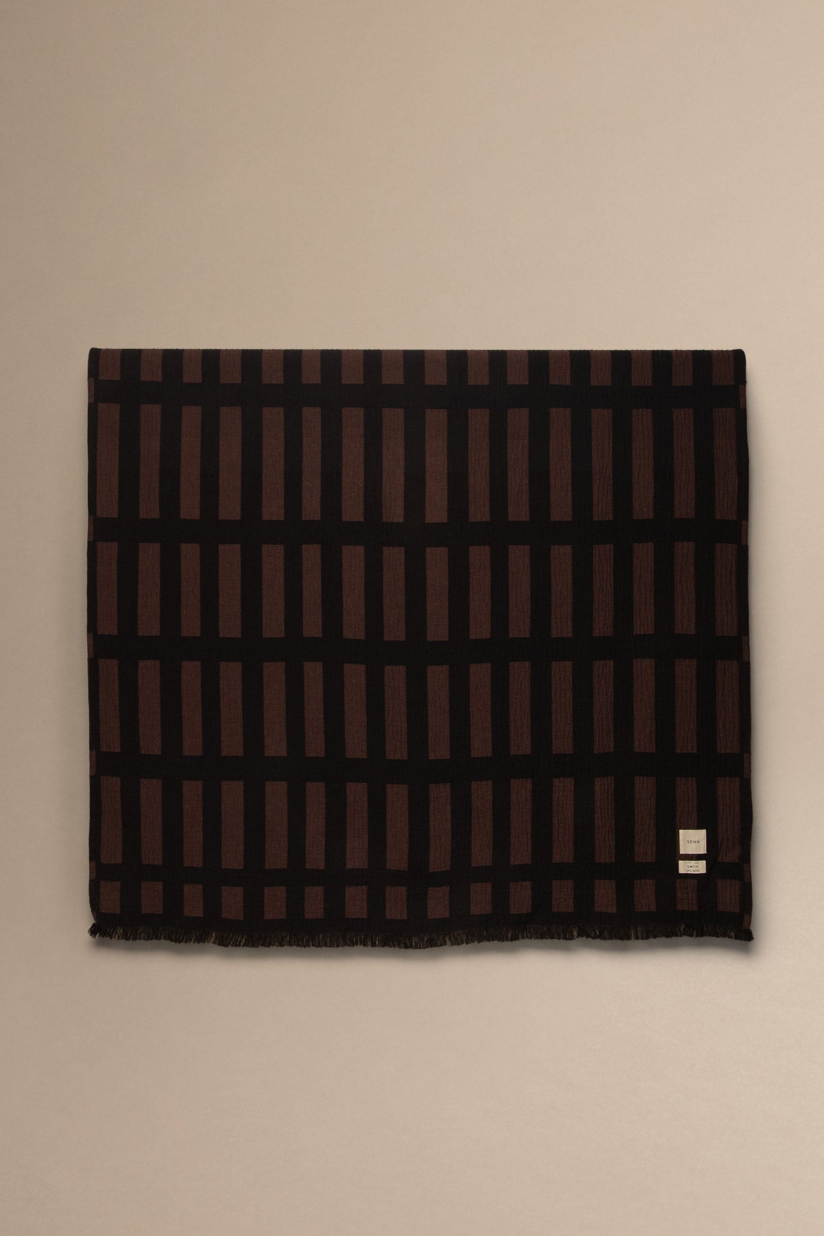 FRACTA COTTON THROW