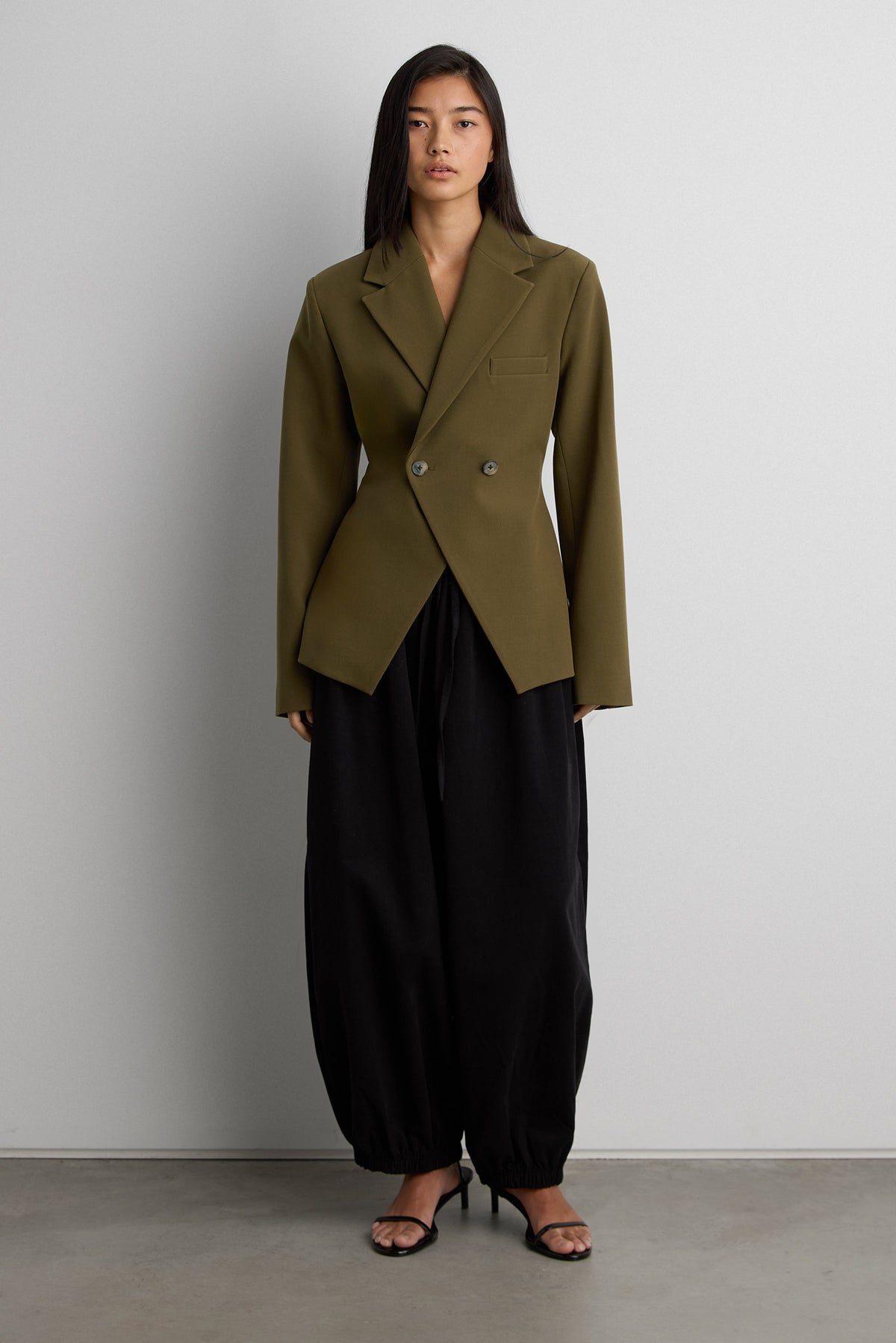 CINCHED WAIST DOUBLE-BREASTED BLAZER