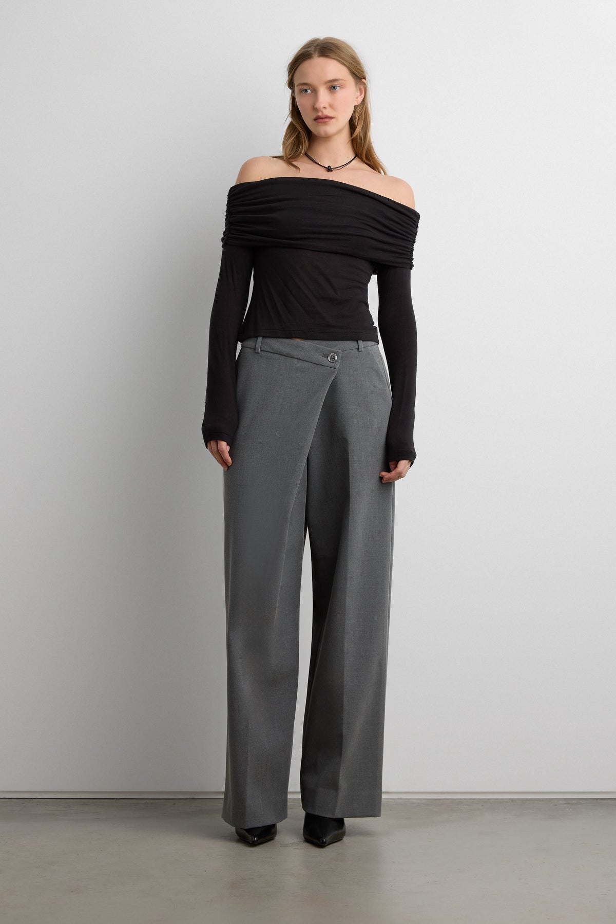 OFF THE SHOULDER LONG SLEEVE TOP