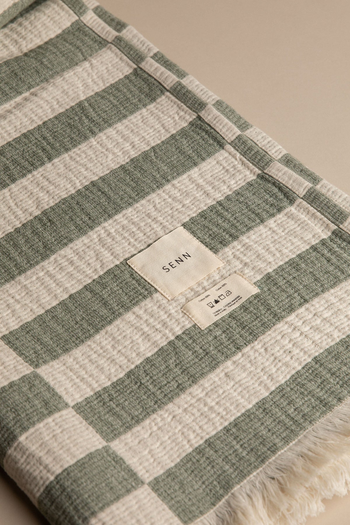 FRACTA COTTON THROW