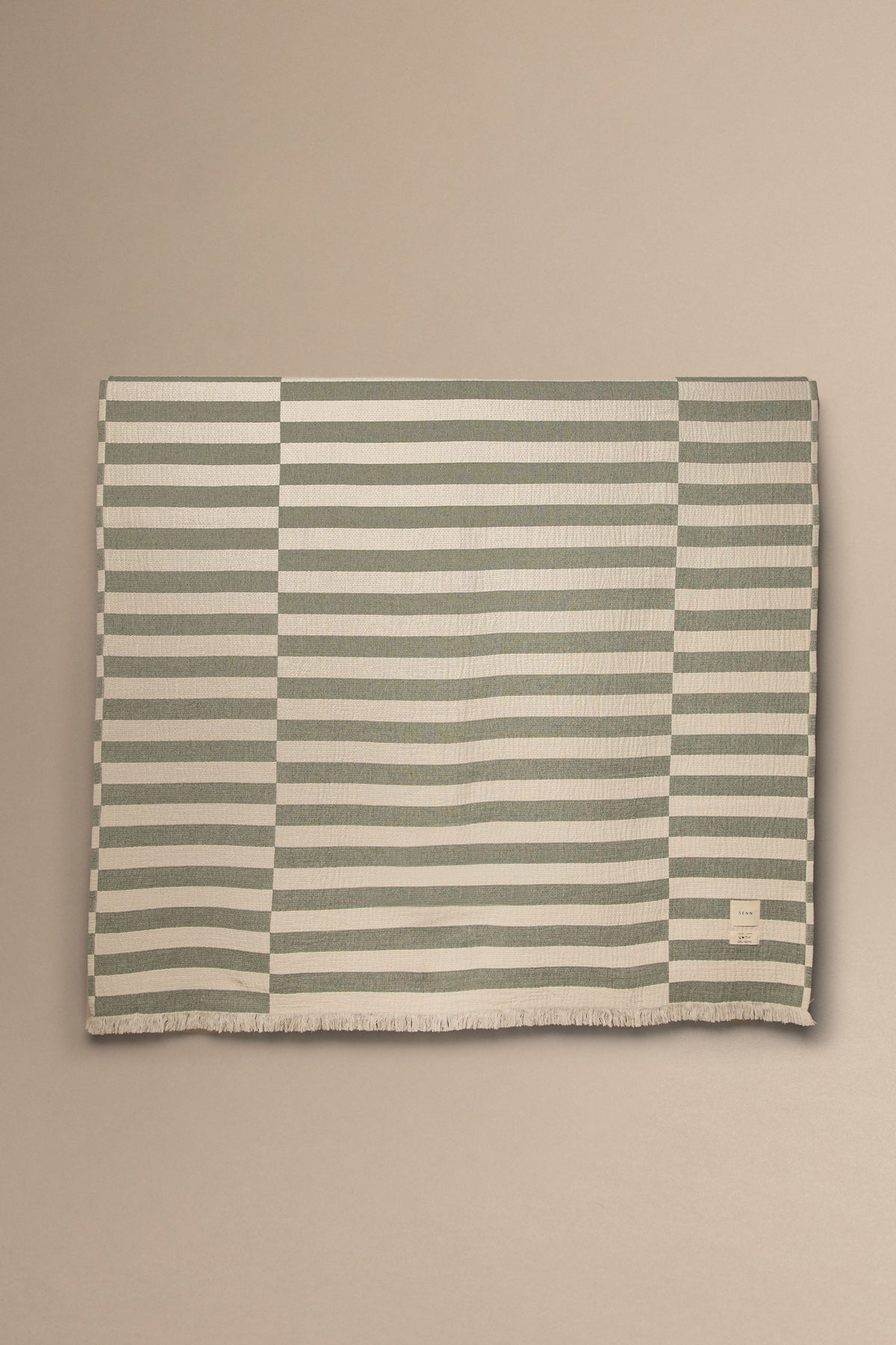 FRACTA COTTON THROW