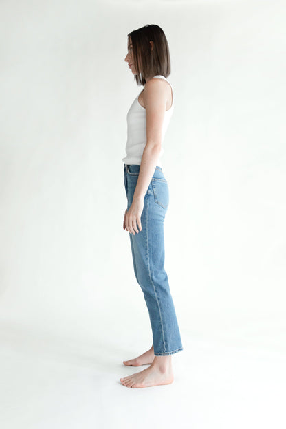 OAK ESSENTIAL STRAIGHT LEG HIGH-RISE JEAN