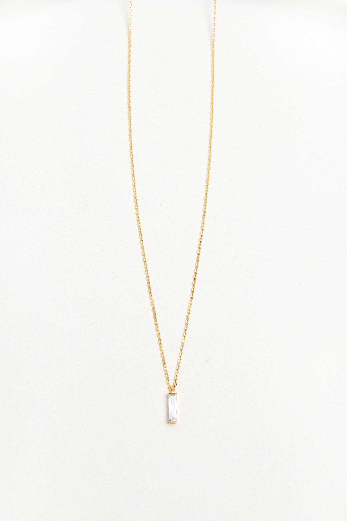 NECKLACE WITH TINY BAR PENDANT