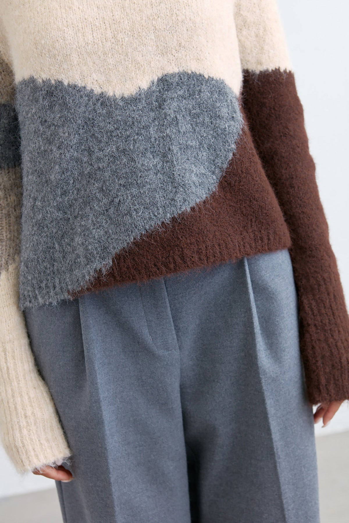 INTARSIA KNIT SWEATER
