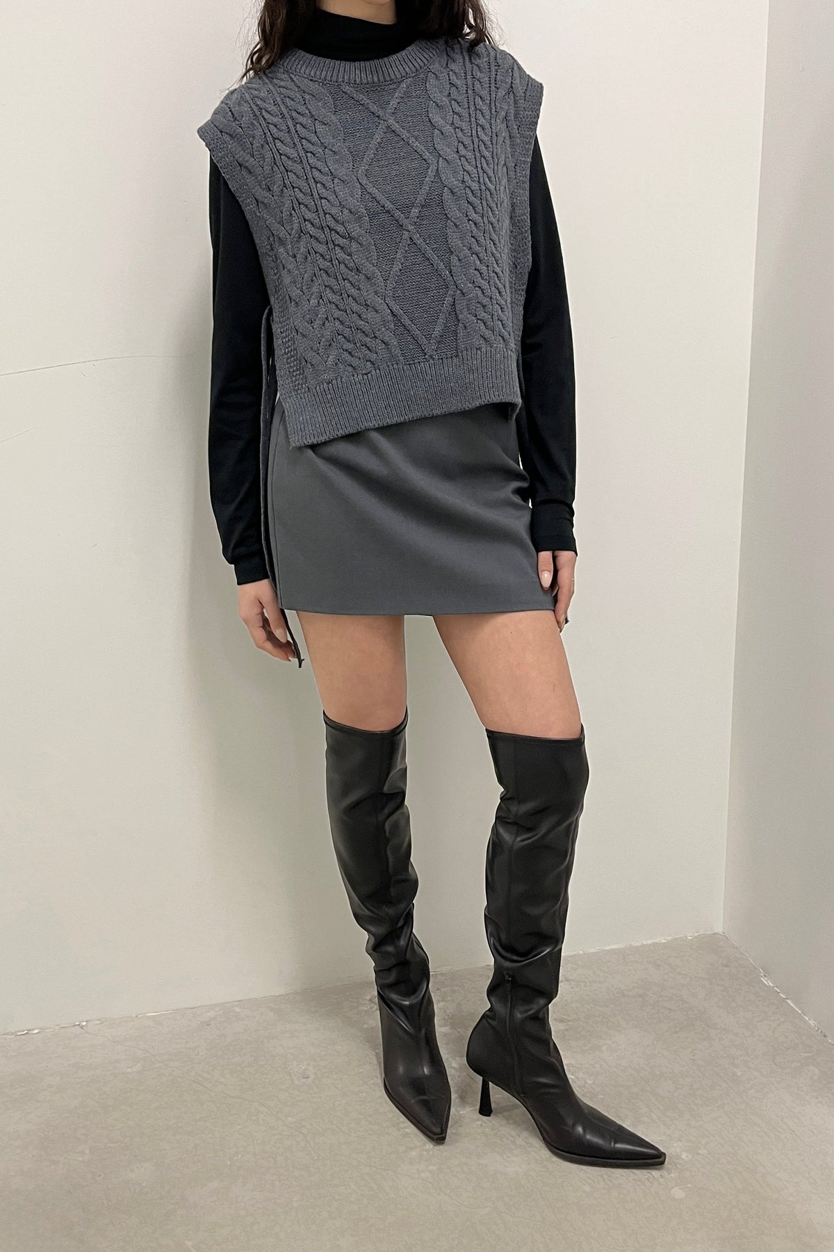 CABLE KNIT SWEATER VEST