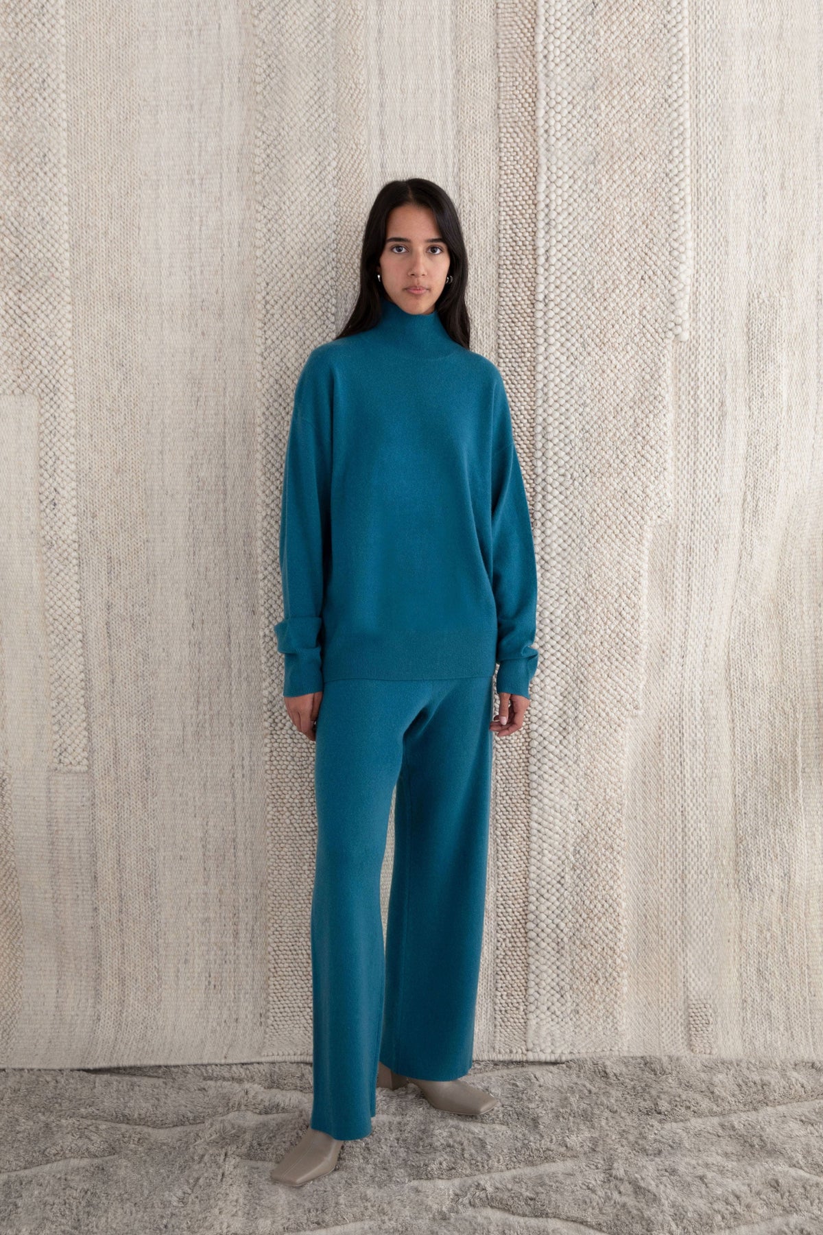100% CASHMERE TURTLENECK SWEATER