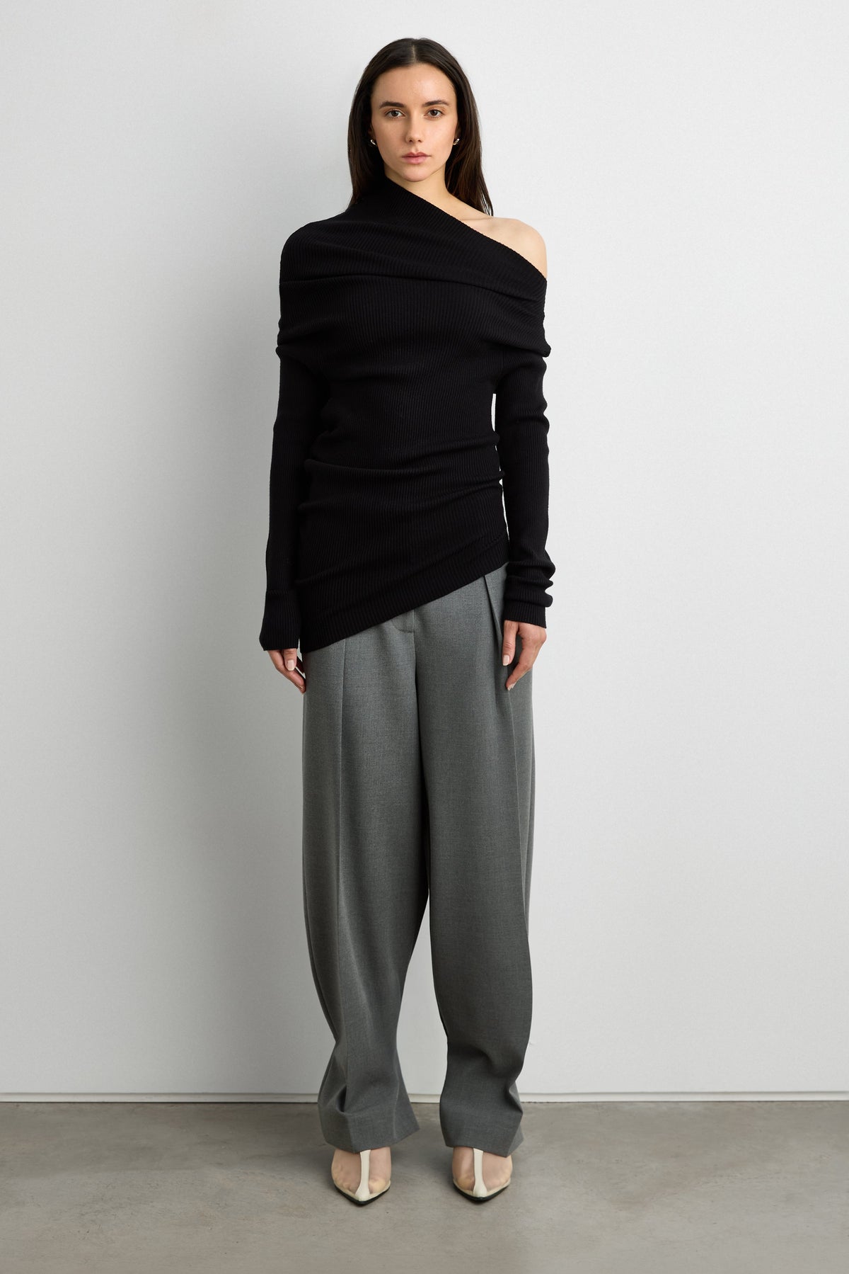 ASYMMETRICAL OFF-SHOULDER RIBBED KNIT TOP