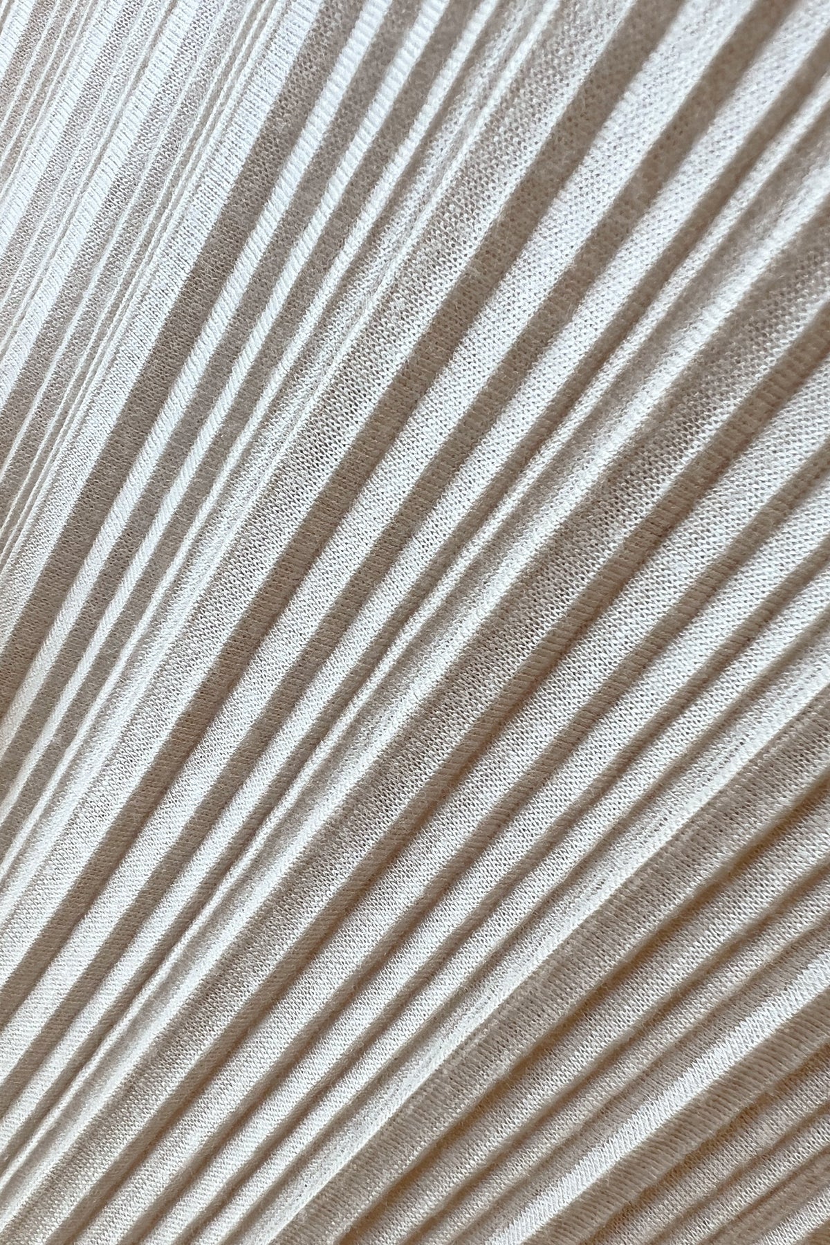 PLEATED FRONT TWIST TOP